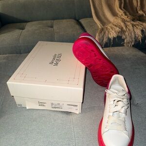 Alexander McQueen Women's Sneakers in White and Pink